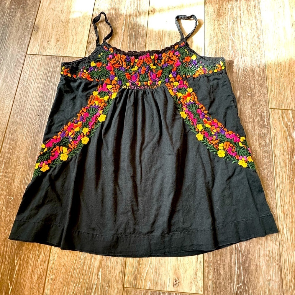 ποΈ Lucky Brand 100% Cotton embroidered top excellent condition. - Picture 5 of 6